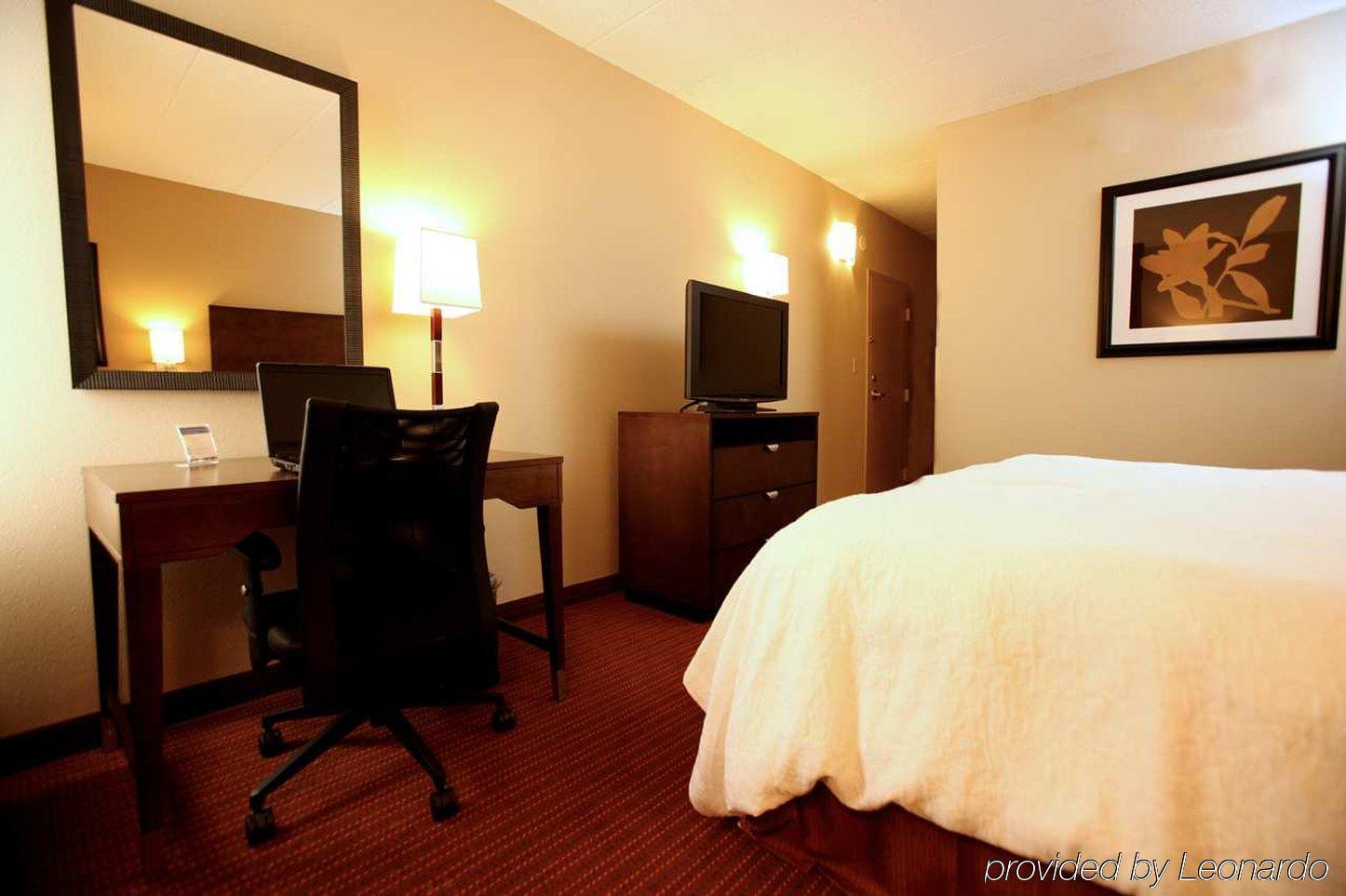Hampton Inn Chicago-Naperville Room photo